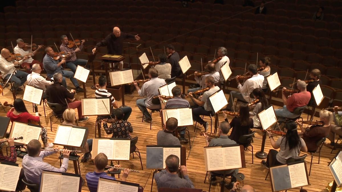 Ostravští filharmonici zahrají 17. listopadu v 17:11 hymnu